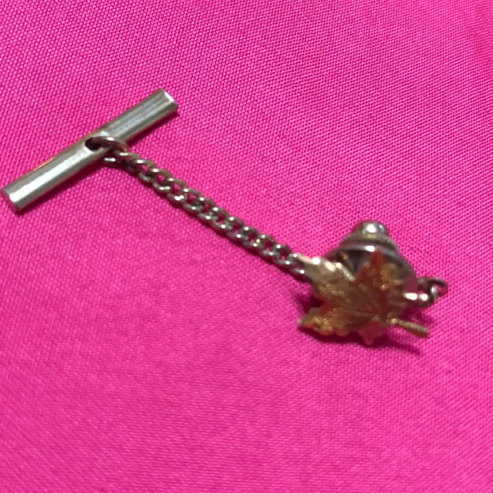Vintage Gold Tone Oak Leaf Tie Pin